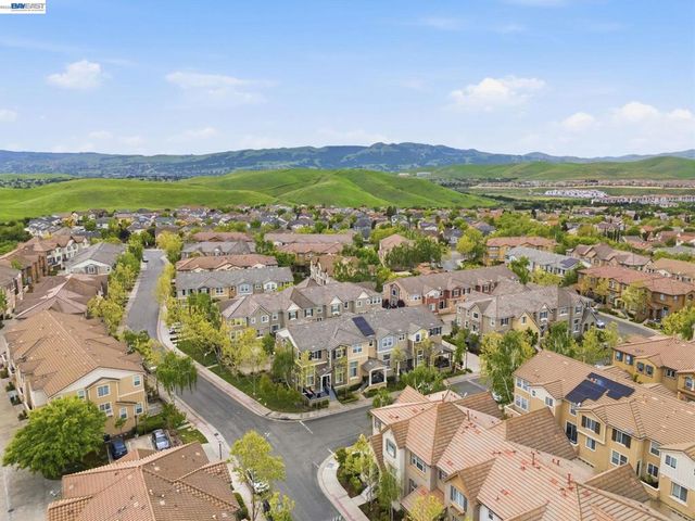6197 Yardley Ln, San Ramon, CA 94582