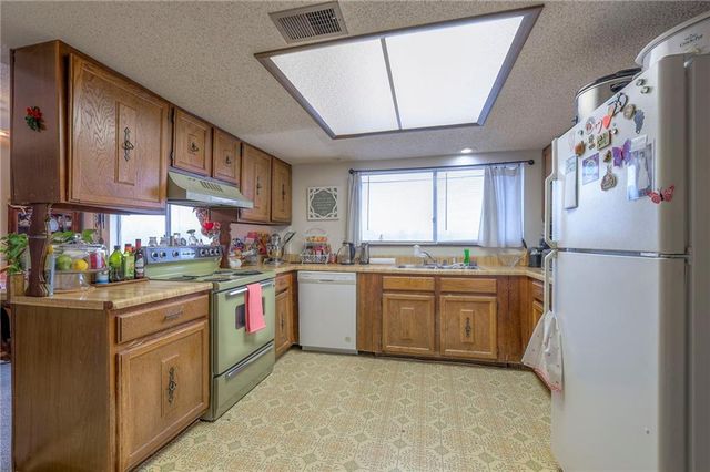 6822 Chapel Drive, Belton, MO 64012