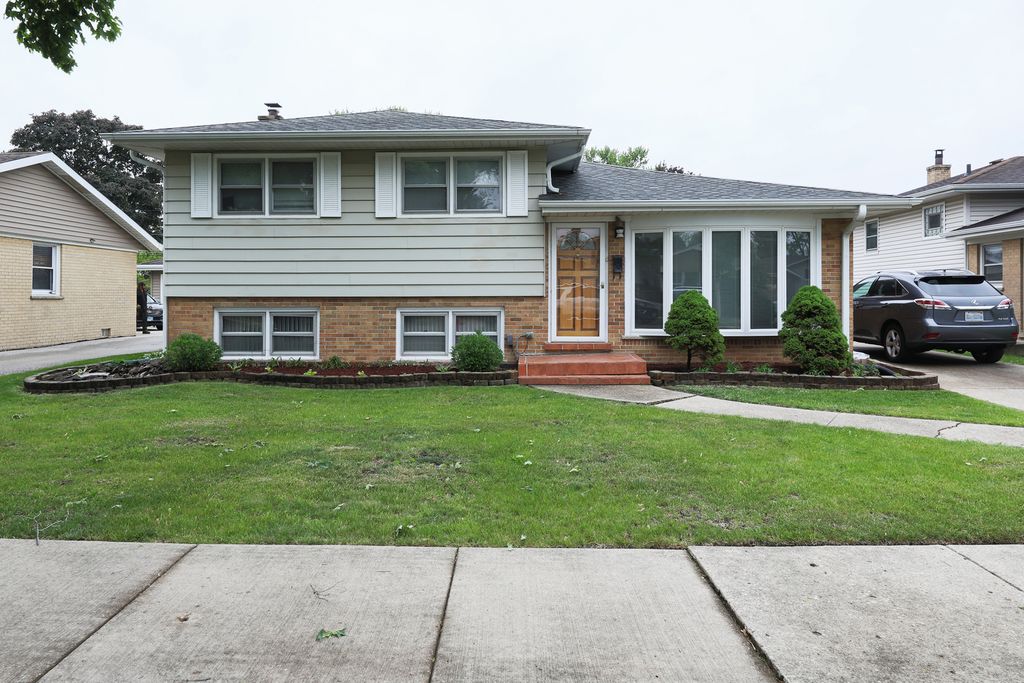 1065 Irwin Avenue, Des Plaines, IL 60018