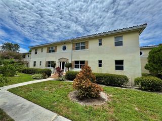 726 NE 92nd St 12L, Miami Shores, FL 33138