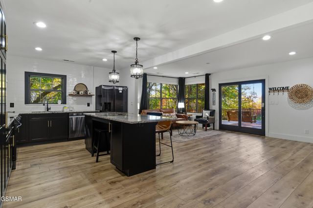 3588 Four Seasons Lane, Sevierville, TN 37862