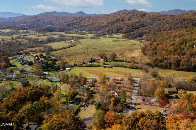 3588 Four Seasons Lane, Sevierville, TN 37862
