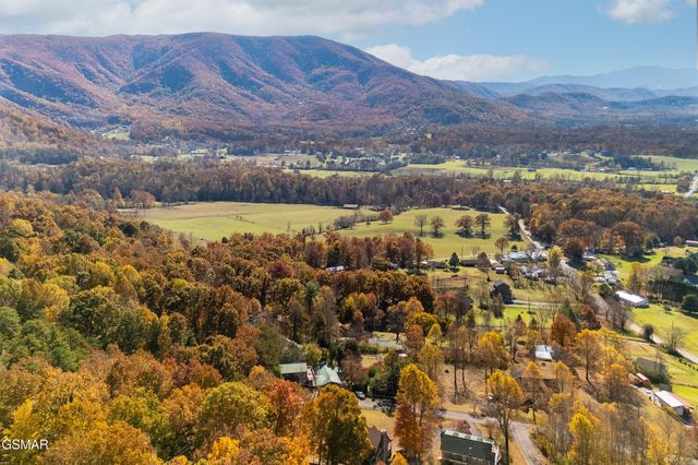 3588 Four Seasons Lane, Sevierville, TN 37862