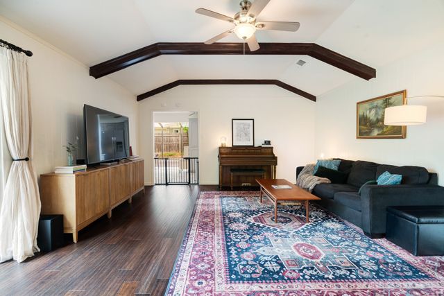 2745 Simpson Street, Paris, TX 75460
