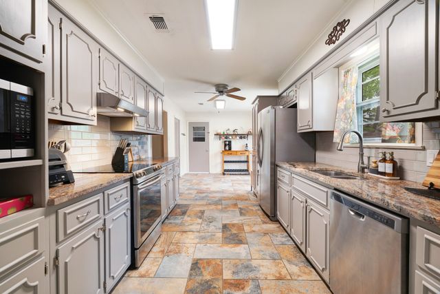 2745 Simpson Street, Paris, TX 75460