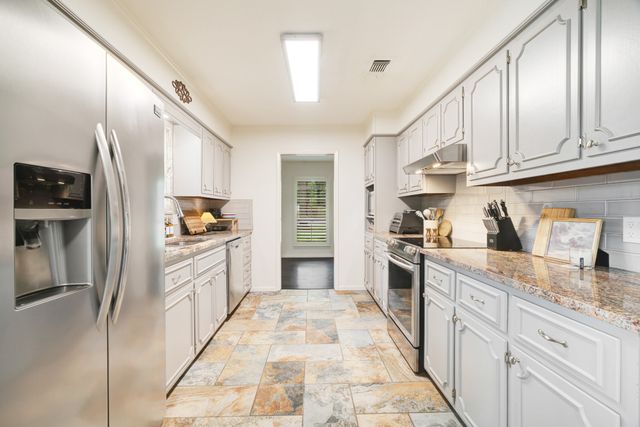 2745 Simpson Street, Paris, TX 75460