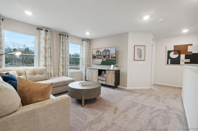 360 Hidden River, Holly, MI 48442