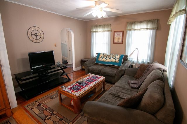 25 Mckinley St, Revere, MA 02151