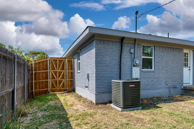 1409 W Bruton Road, Mesquite, TX 75149