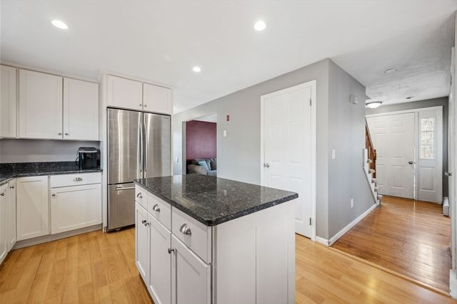 19 Leonard St, Lakeville, MA 02347