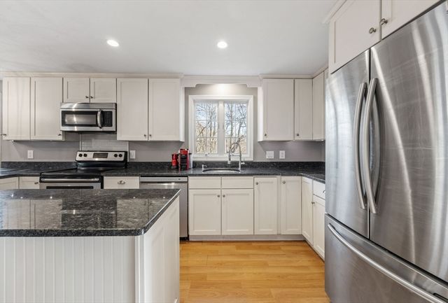 19 Leonard St, Lakeville, MA 02347