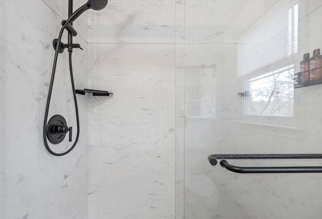 19 Leonard St, Lakeville, MA 02347