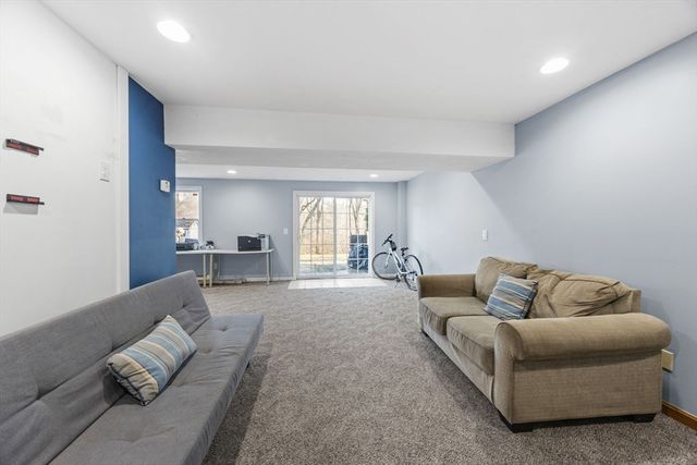 19 Leonard St, Lakeville, MA 02347