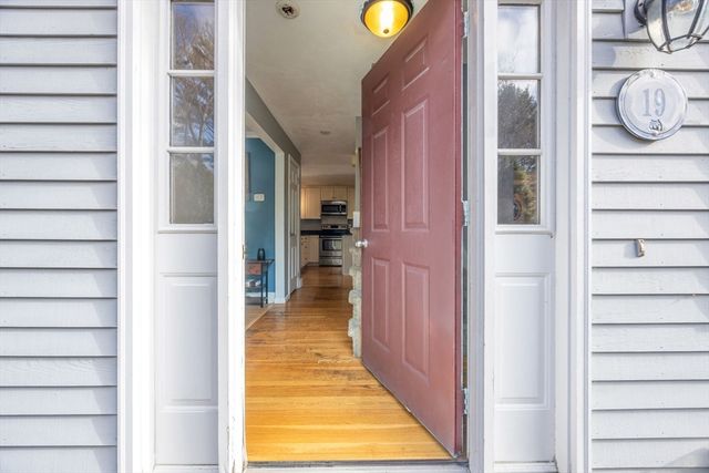 19 Leonard St, Lakeville, MA 02347