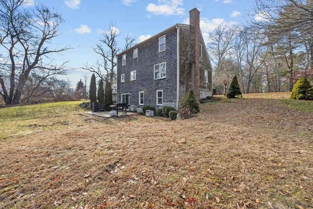 19 Leonard St, Lakeville, MA 02347