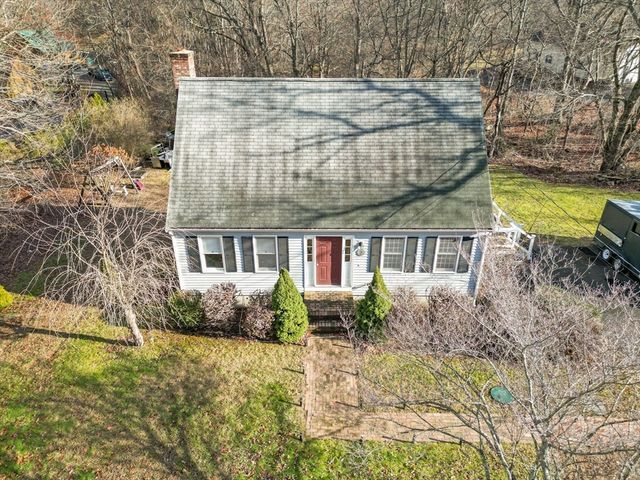 19 Leonard St, Lakeville, MA 02347