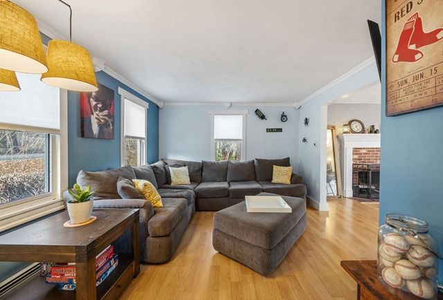 19 Leonard St, Lakeville, MA 02347