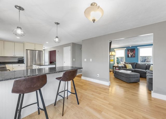 19 Leonard St, Lakeville, MA 02347