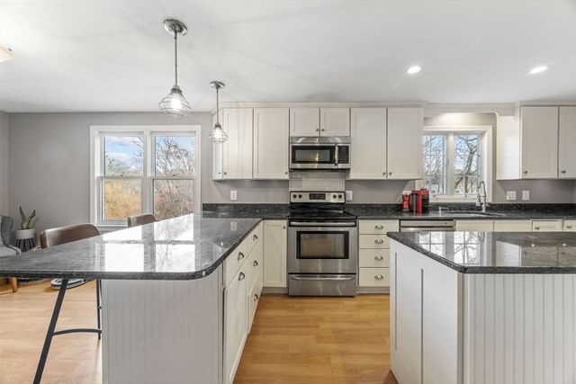 19 Leonard St, Lakeville, MA 02347