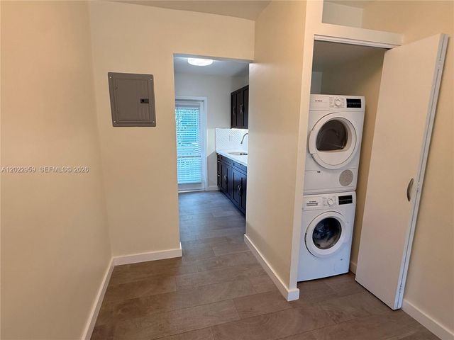 10001 W Bay Harbor Dr 205, Bay Harbor Islands, FL 33154