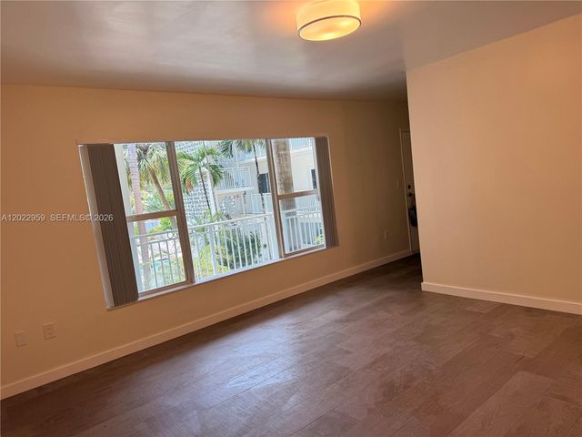 10001 W Bay Harbor Dr 205, Bay Harbor Islands, FL 33154