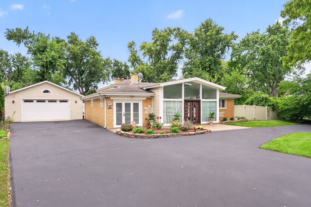 17W041 Deerpath Road, Bensenville, IL 60106 — exterior