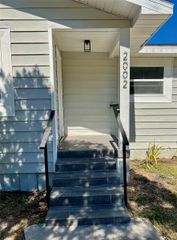 2002 E HANNA AVENUE, Tampa, FL 33610