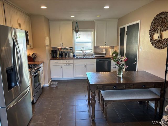 7724 General Sherman Lane, St Louis, MO 63123