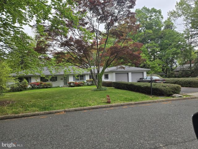 18 CHESTNUT DR, Woodstown, NJ 08098