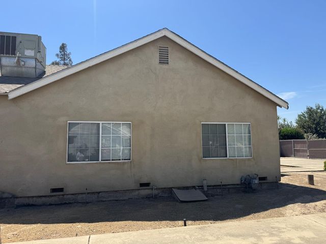 5528 S Elm Avenue, Fresno, CA 93706