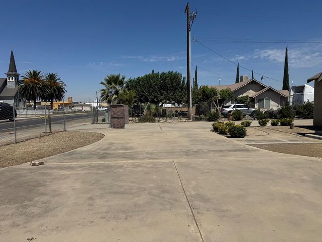 5528 S Elm Avenue, Fresno, CA 93706