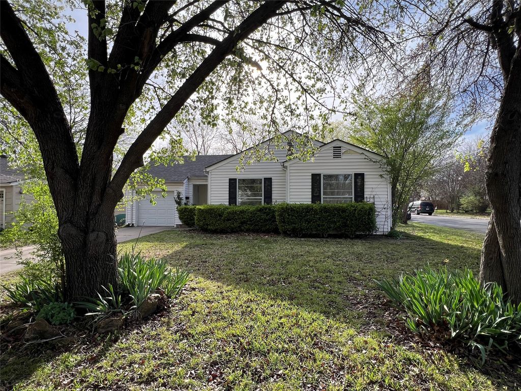 1726 N Ricketts Street, Sherman, TX 75092