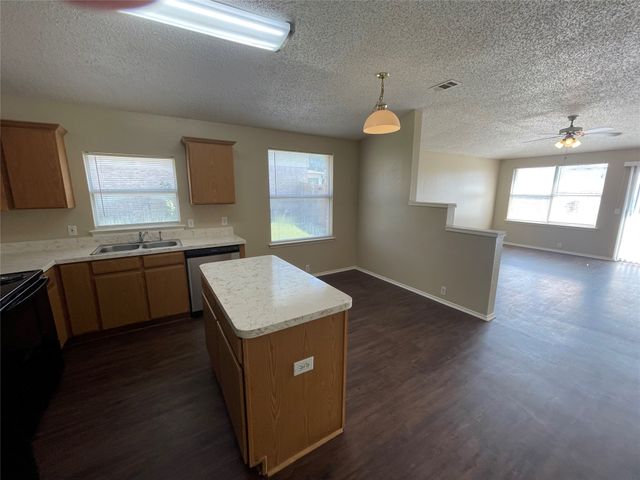 1611 Columbia Drive, Glenn Heights, TX 75154