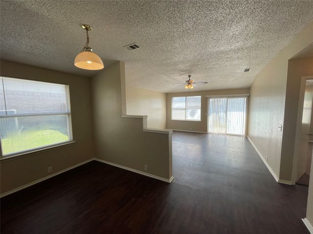 1611 Columbia Drive, Glenn Heights, TX 75154