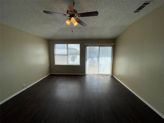 1611 Columbia Drive, Glenn Heights, TX 75154