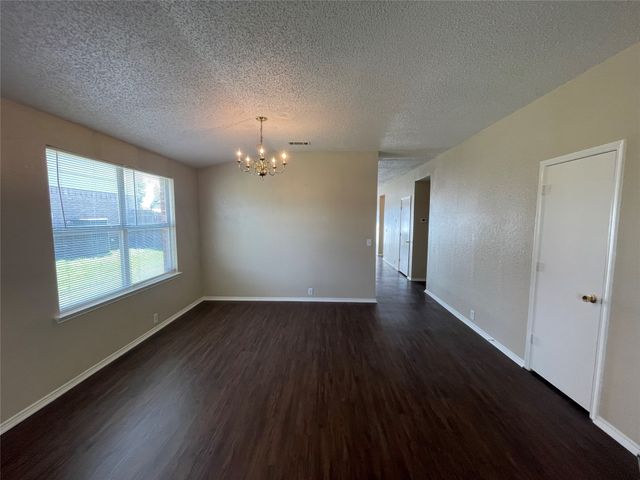 1611 Columbia Drive, Glenn Heights, TX 75154
