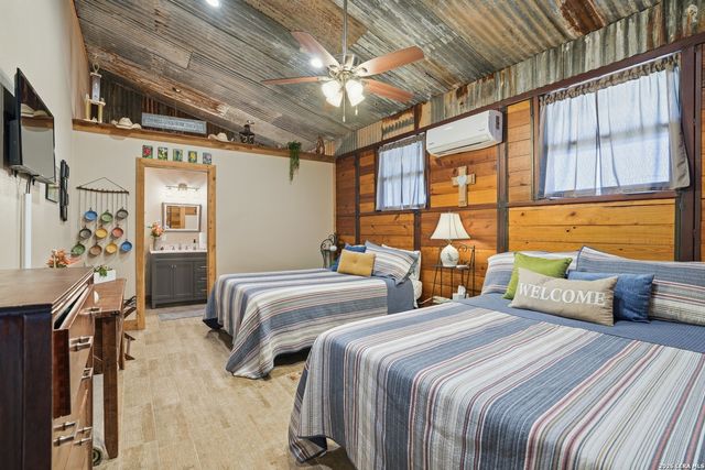 293 Woodrow Center, Kingsbury, TX 78638