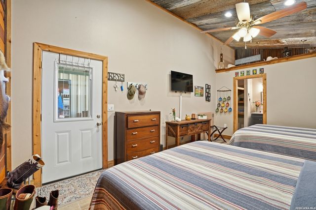 293 Woodrow Center, Kingsbury, TX 78638