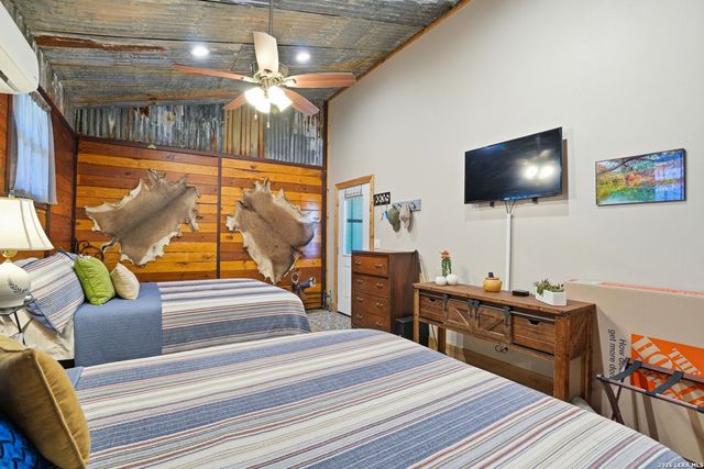 293 Woodrow Center, Kingsbury, TX 78638