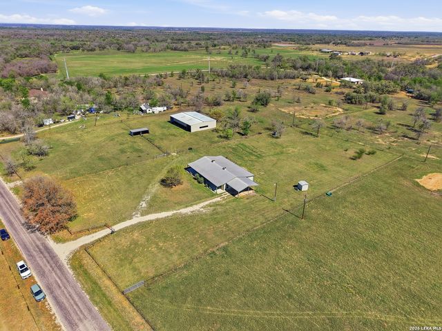 293 Woodrow Center, Kingsbury, TX 78638