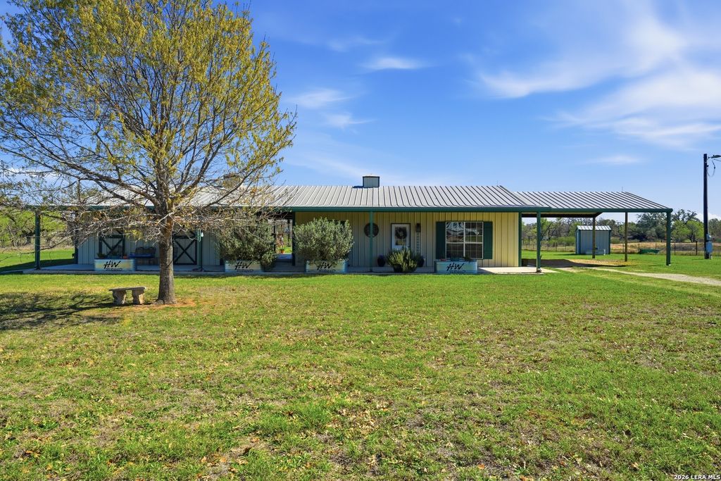 293 Woodrow Center, Kingsbury, TX 78638