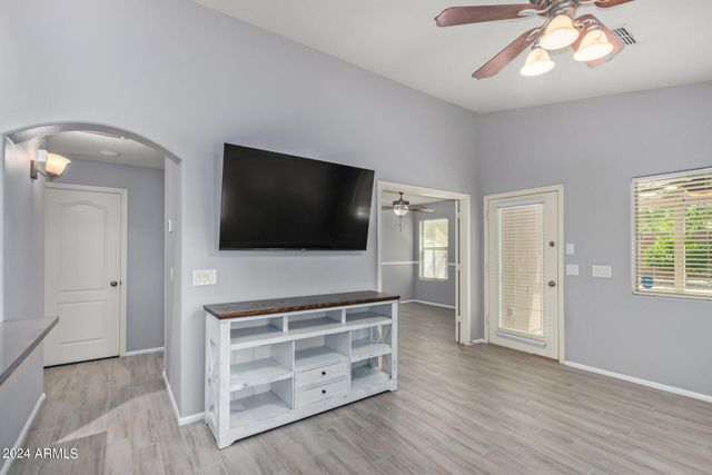 983 E PALOMINO Way, San Tan Valley, AZ 85143