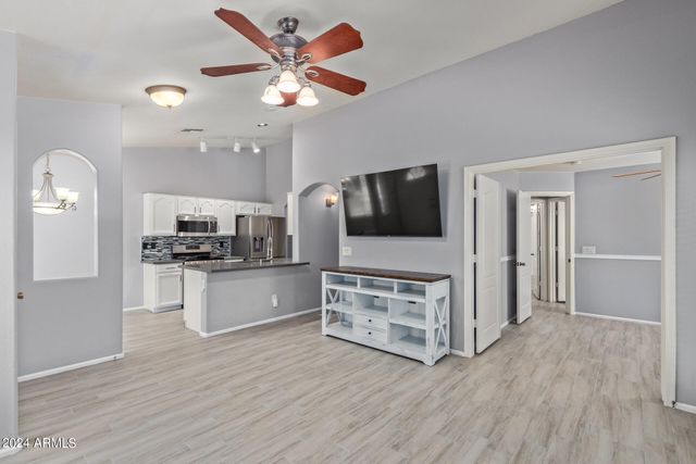 983 E PALOMINO Way, San Tan Valley, AZ 85143