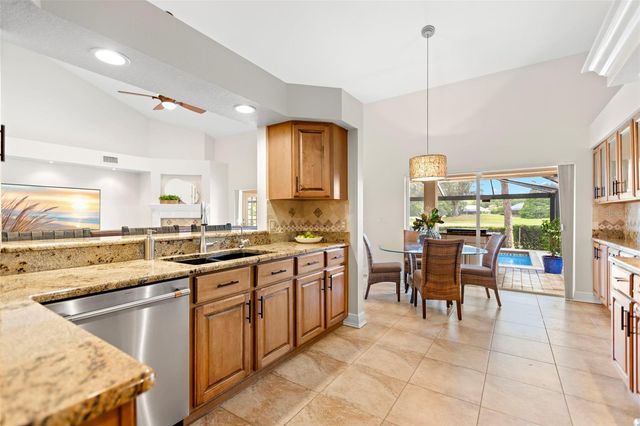 5562 AVENUE DU SOLEIL, Lutz, FL 33558