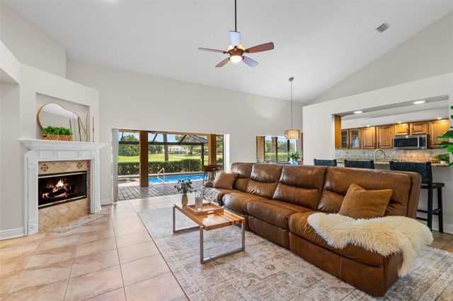 5562 AVENUE DU SOLEIL, Lutz, FL 33558