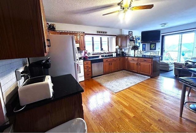 10-12 Fairview Ave, Swampscott, MA 01907