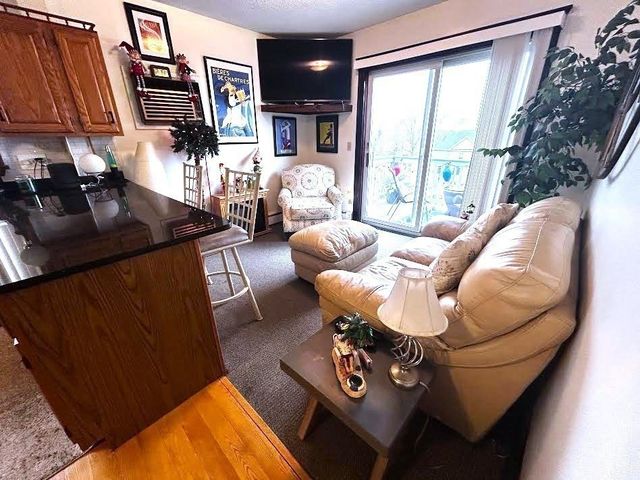 10-12 Fairview Ave, Swampscott, MA 01907