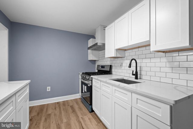 2715 E THOMPSON ST, Philadelphia, PA 19134