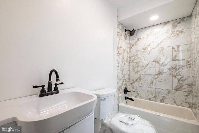 2715 E THOMPSON ST, Philadelphia, PA 19134