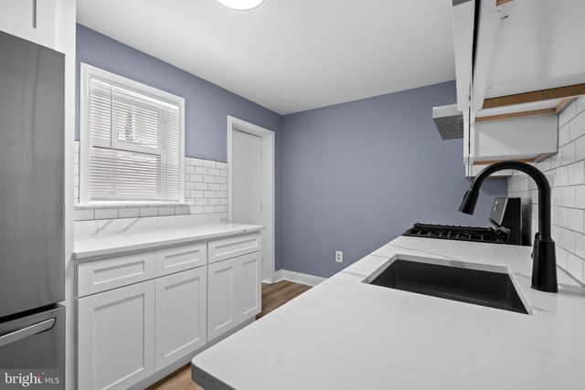 2715 E THOMPSON ST, Philadelphia, PA 19134